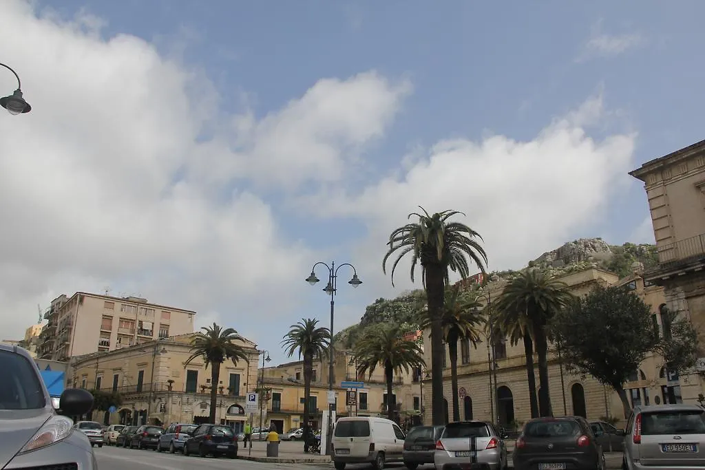 B&B Piazza Centrale Modica 0*,